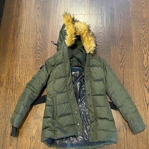 Woman's winter coat with faux fur trimmed hood